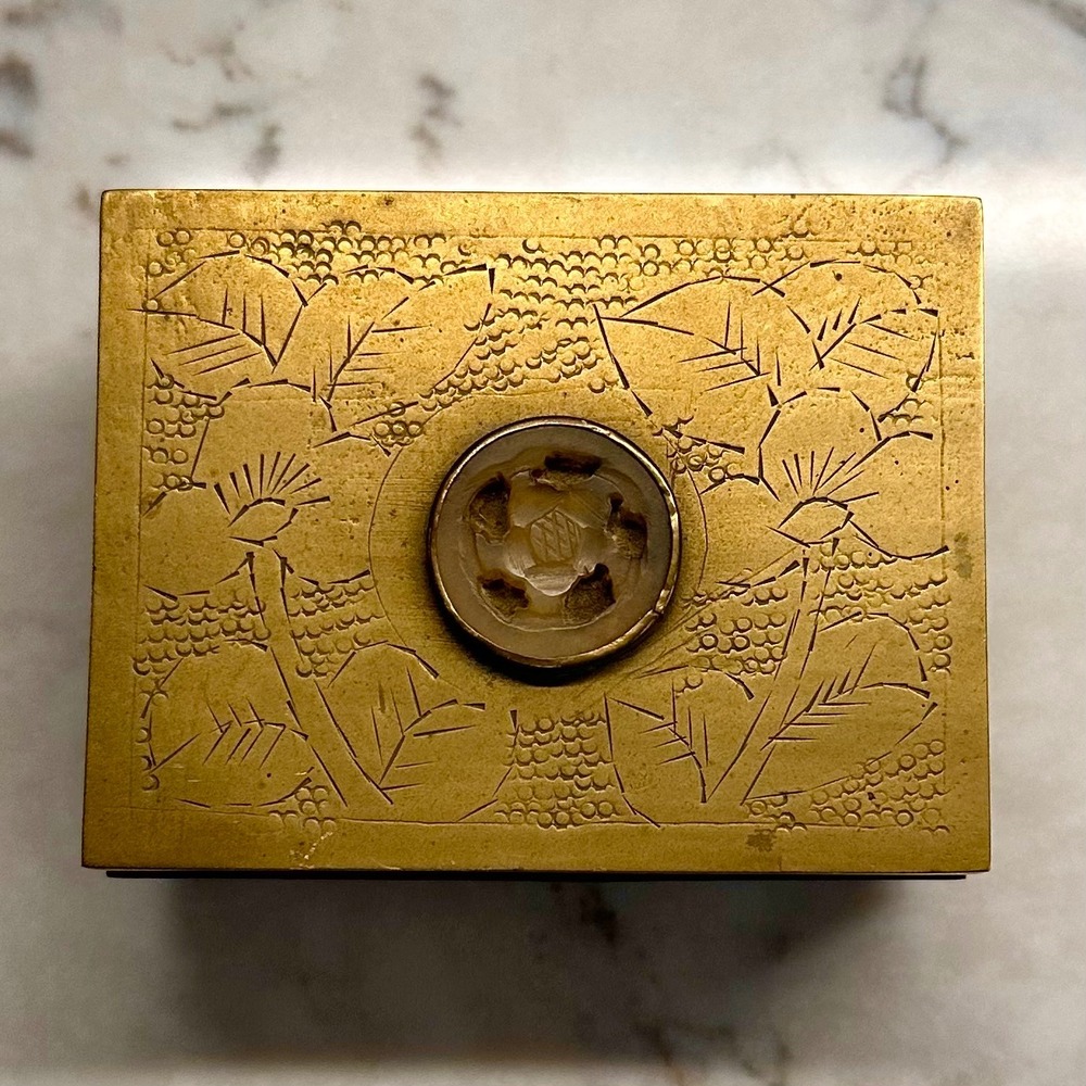 Vintage Chinese Etched Brass Footed Cigarette Trinket‎ Box Carved Jade Medallion